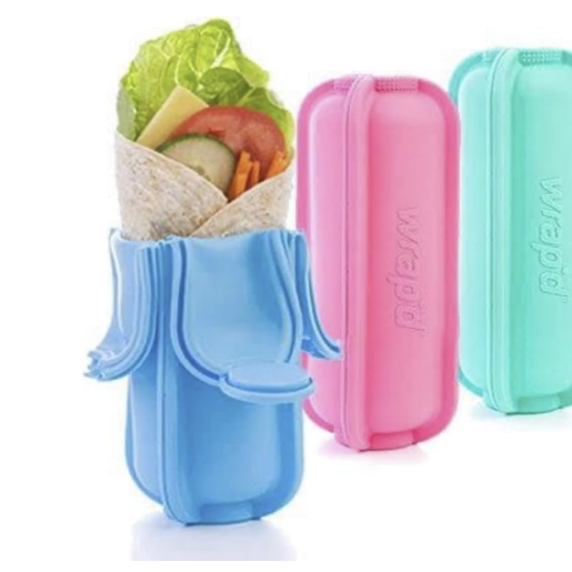 Drei bunte Silikonbehälter für Wraps in Blau, Pink und Mintgrün.