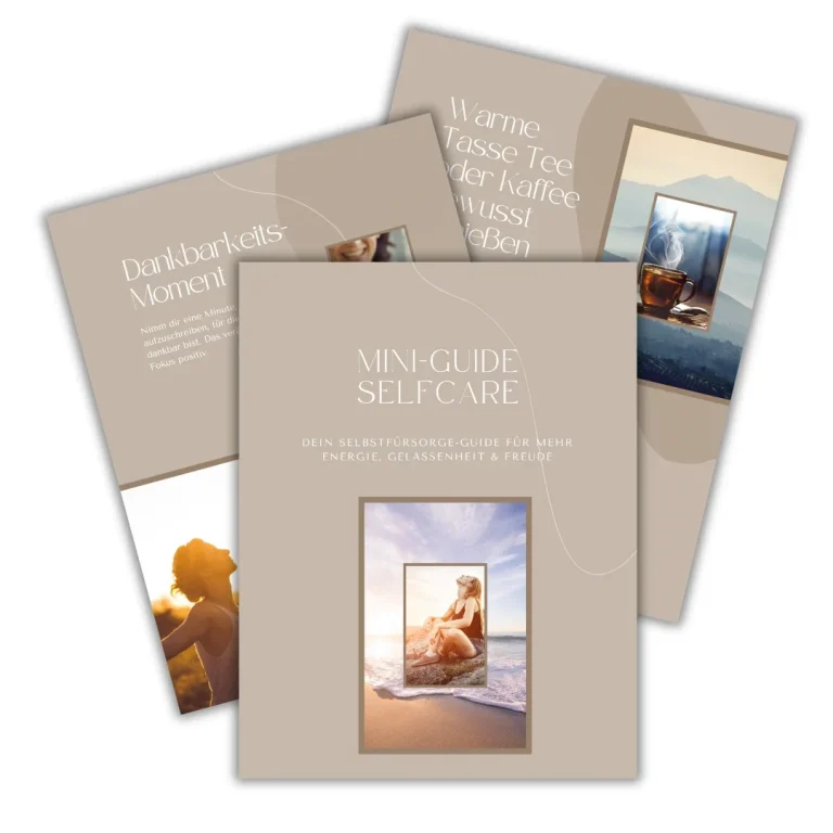 Drei informative Broschüren mit ansprechenden Bildern und Texten über Selbstversorgung.